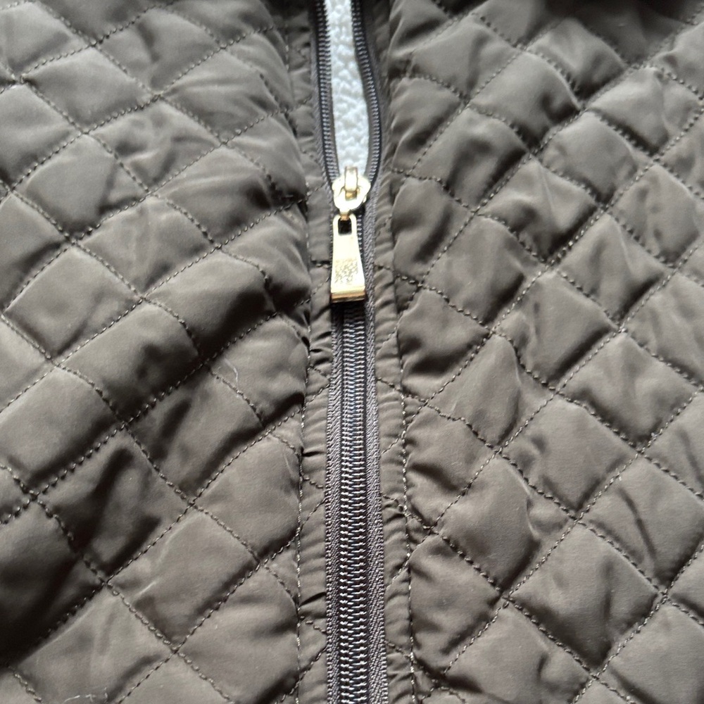 Active USA Quilted Army Green Vest with Sherpa Collar and Interior - Picture 5 of 9